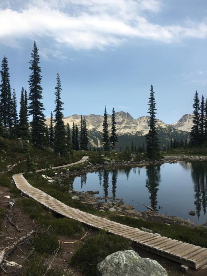 Belle Neige Suites: Whistler Buitenkant foto