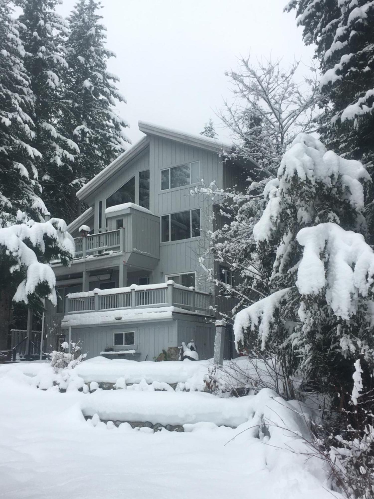 Belle Neige Suites: Whistler Buitenkant foto