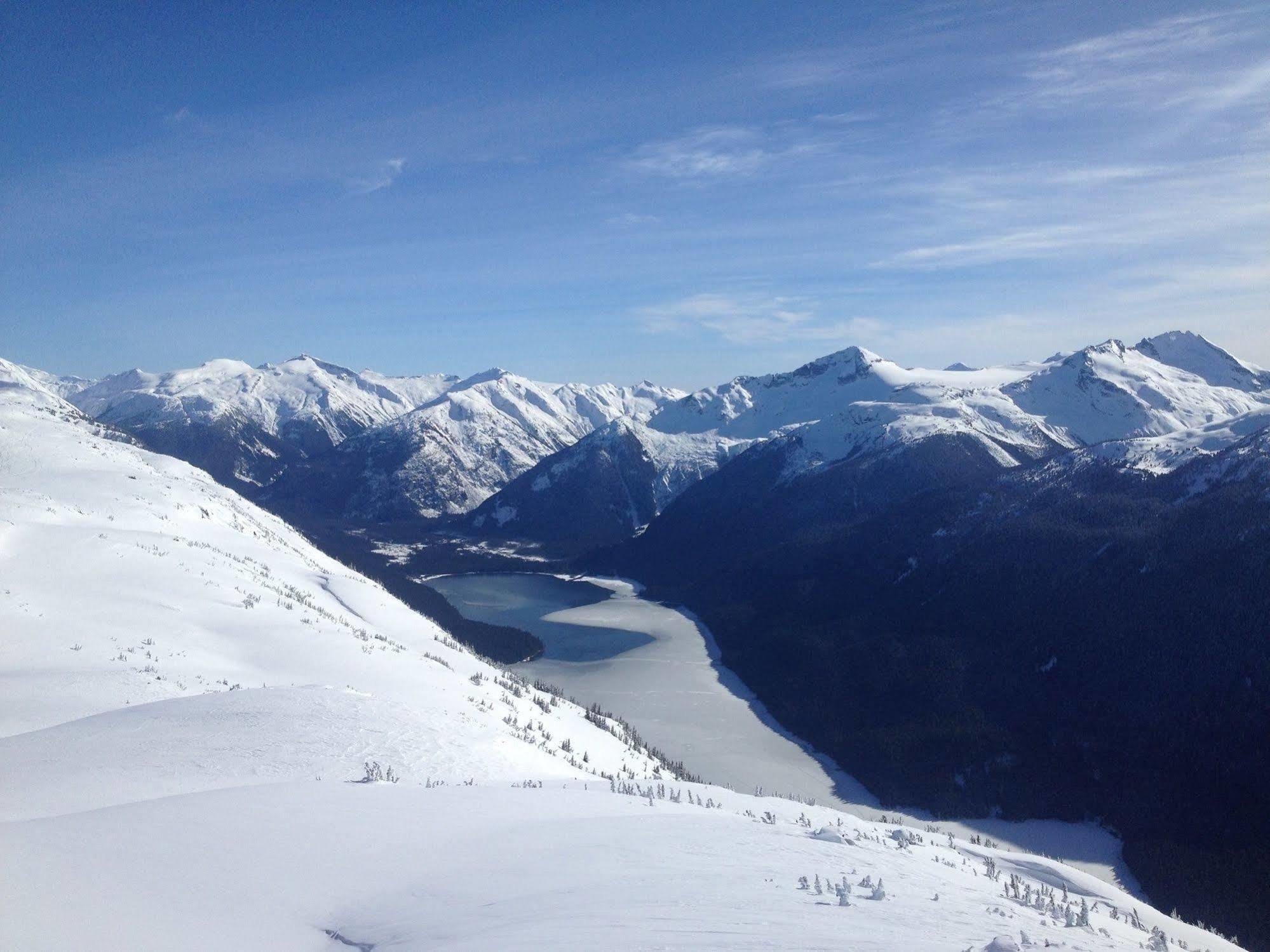 Belle Neige Suites: Whistler Buitenkant foto