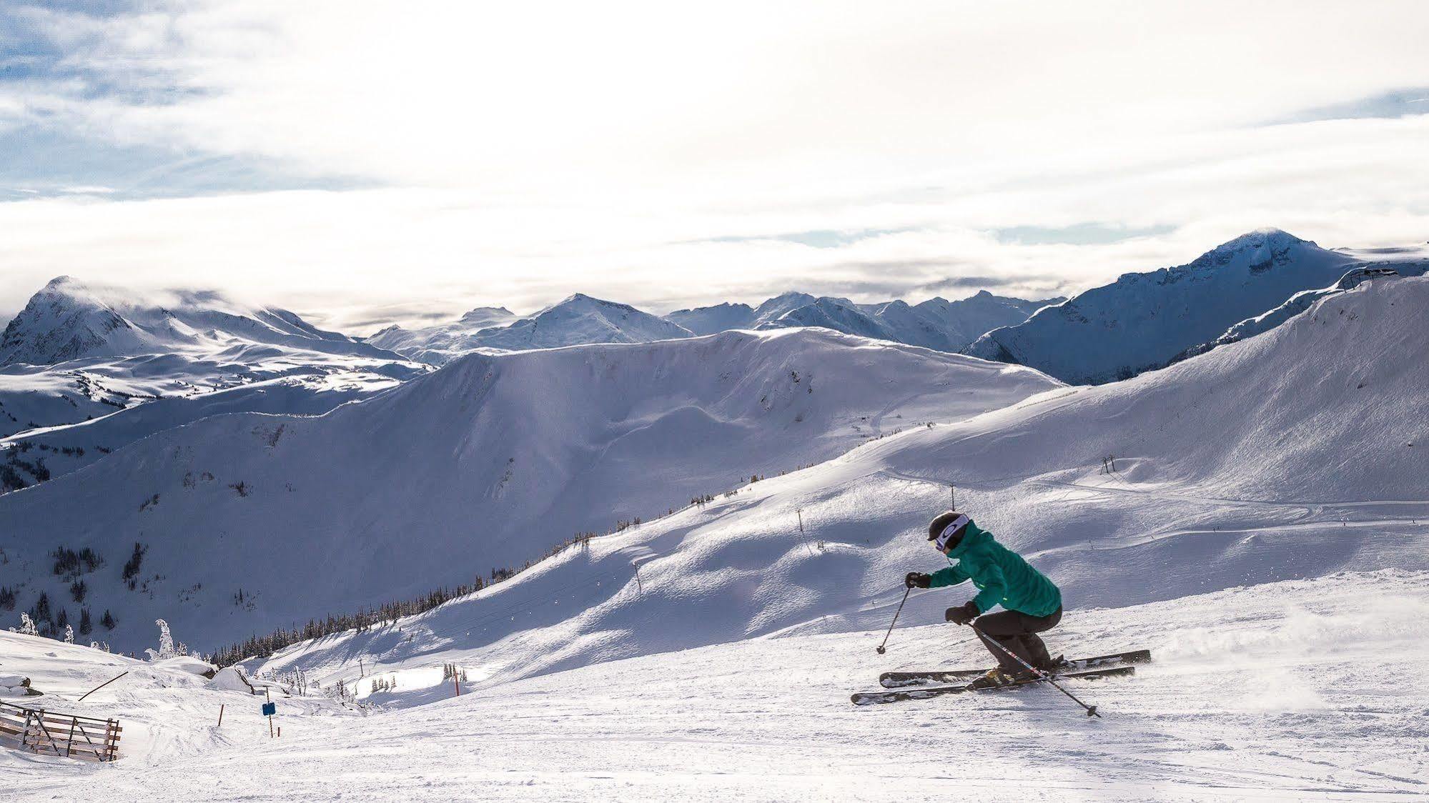 Belle Neige Suites: Whistler Buitenkant foto