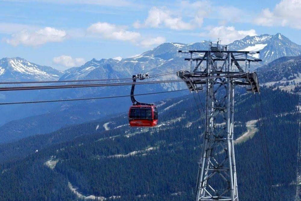 Belle Neige Suites: Whistler Buitenkant foto