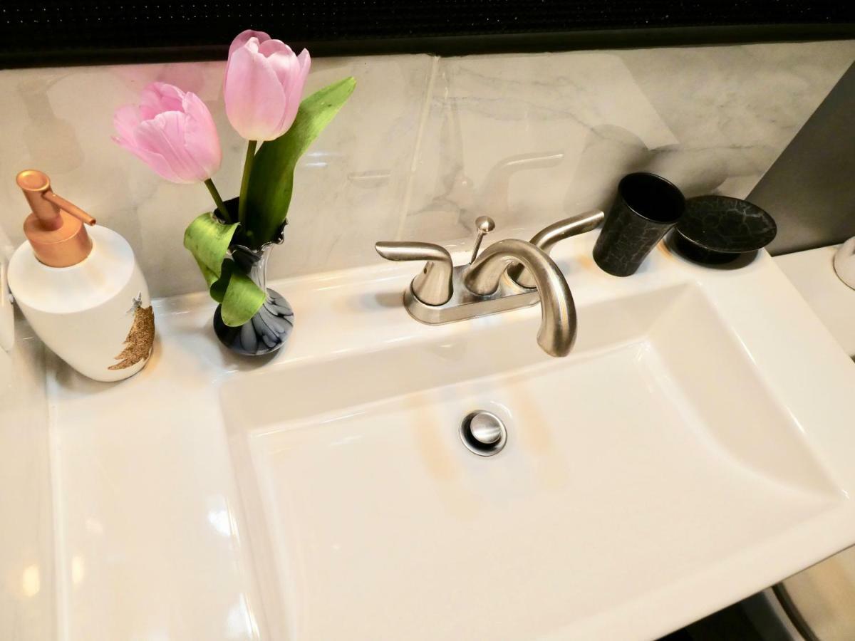 Belle Neige Suites: Whistler Buitenkant foto