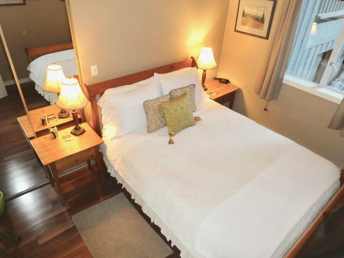 Belle Neige Suites: Whistler Buitenkant foto