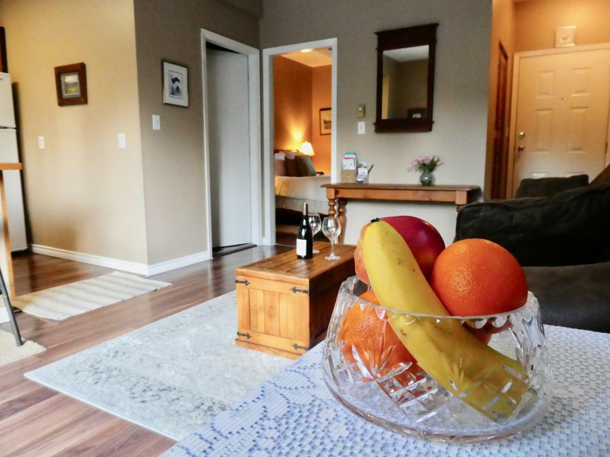 Belle Neige Suites: Whistler Buitenkant foto