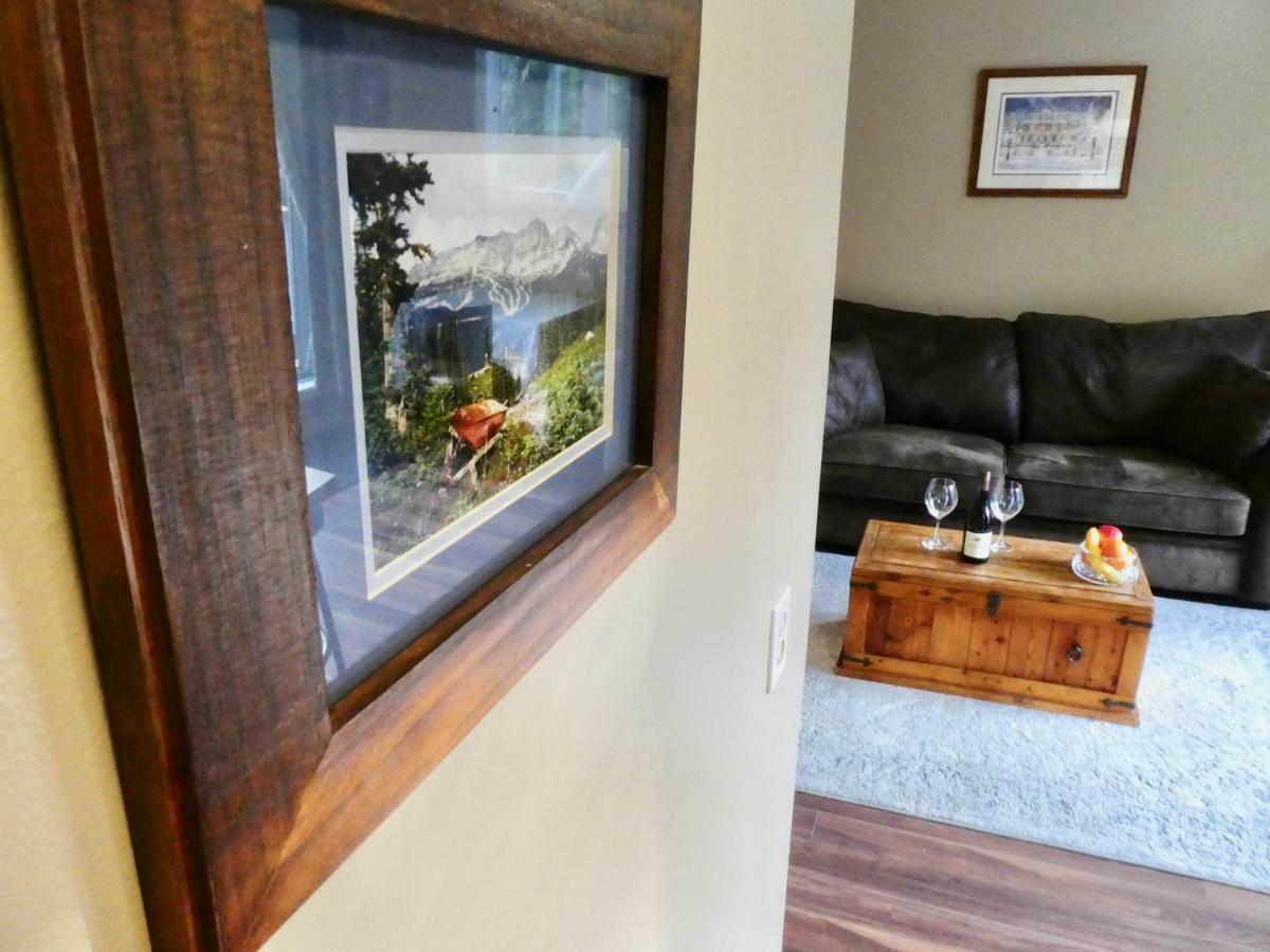 Belle Neige Suites: Whistler Buitenkant foto